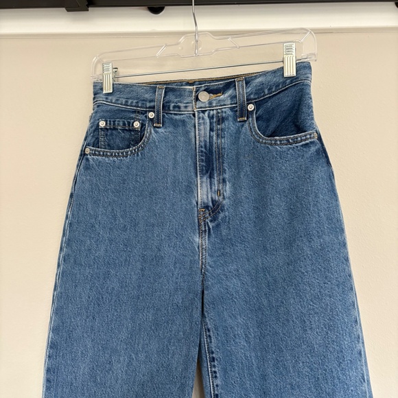 Women’s Levi Jeans - Picture 11 of 15
